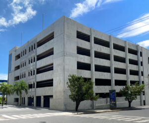 Centro Médico Moderno inaugura edificio de parqueos seguro y cómodo